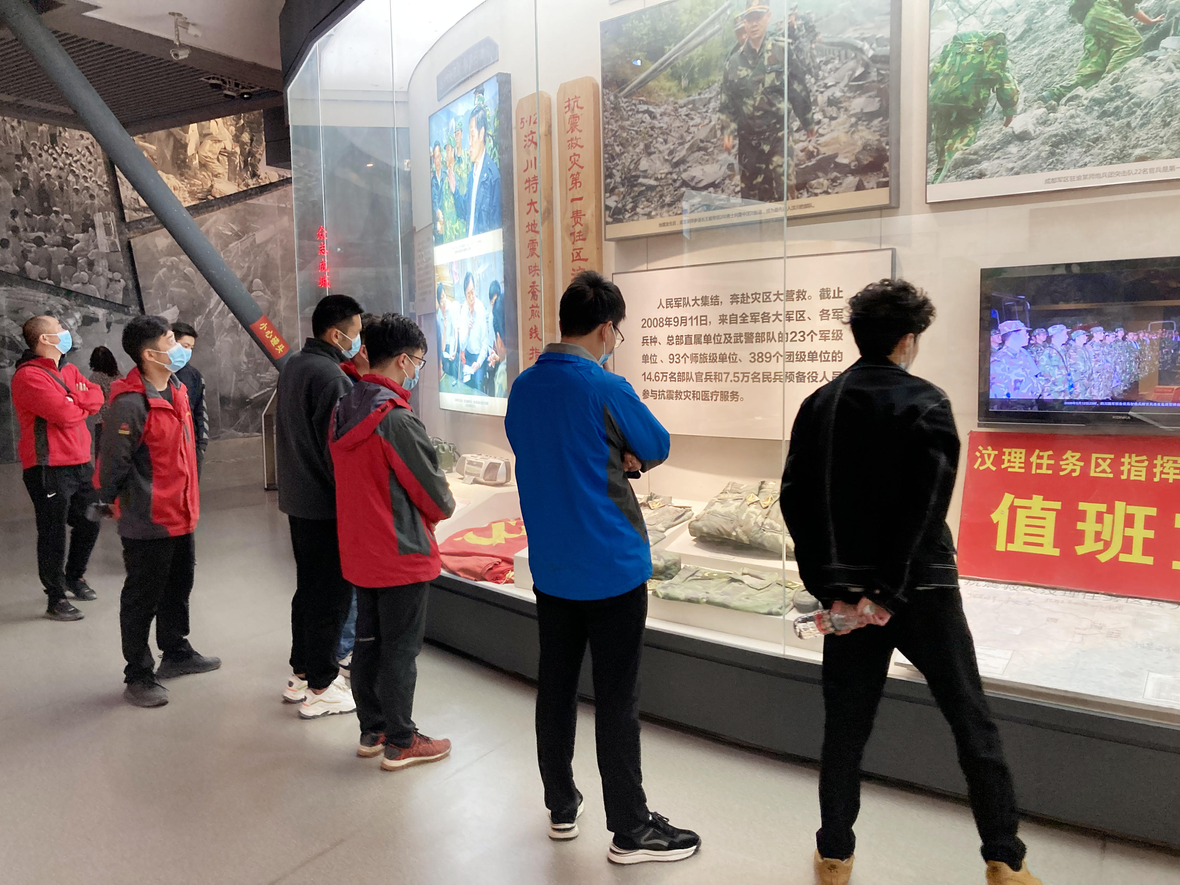 鲜花传敬意，清风寄哀思 ——都四轨道交通JC1项目部开展“清风寄哀思”主题活动