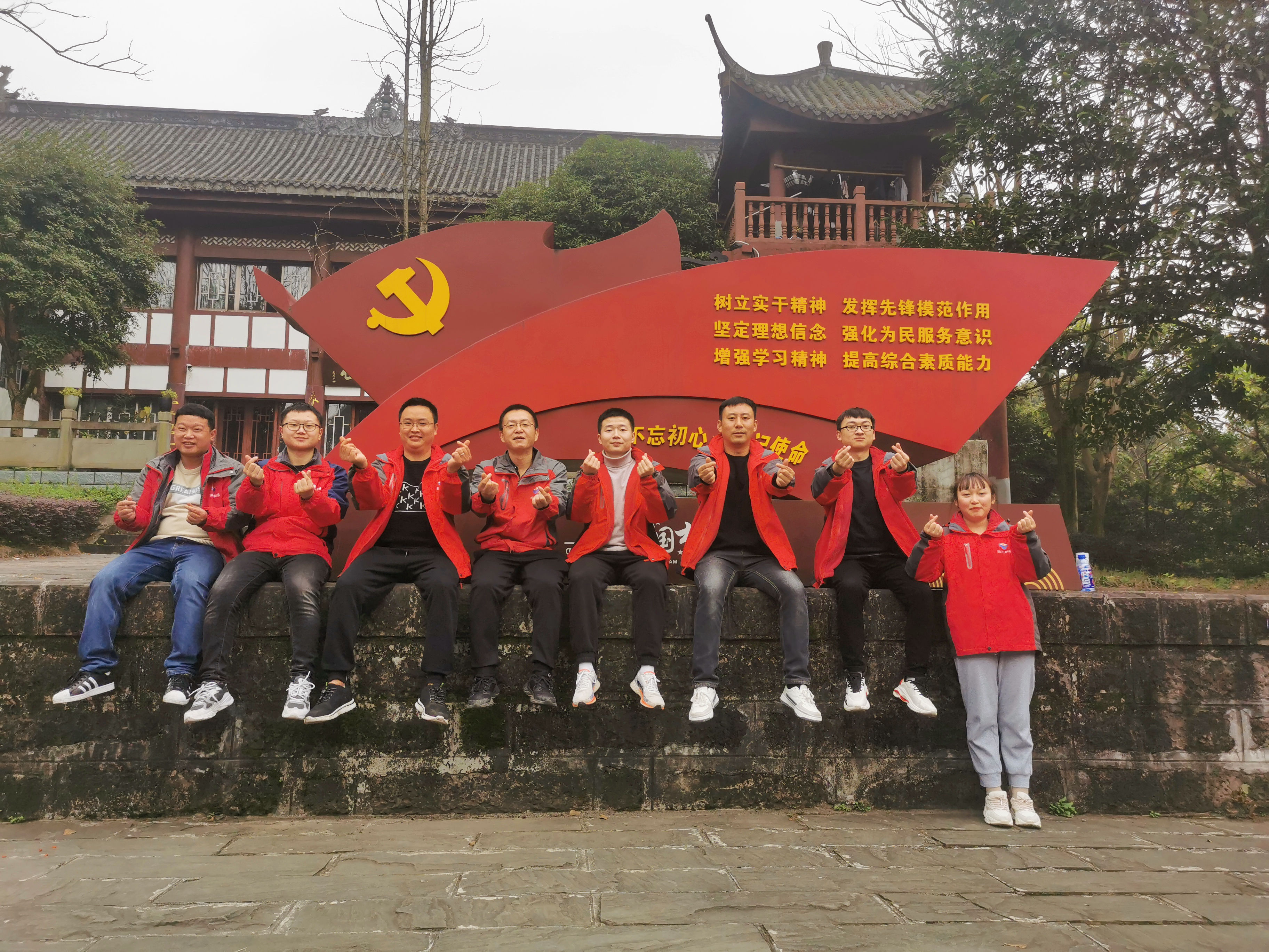 徒步思想，让心更宽广——宜彝路试验室开展徒步活动