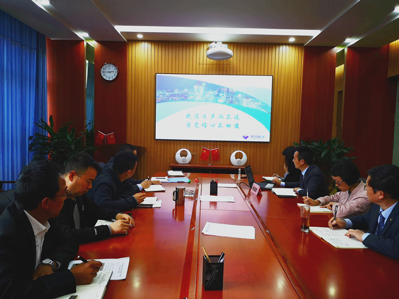 抗疫生产两不误，坚定信心不动摇