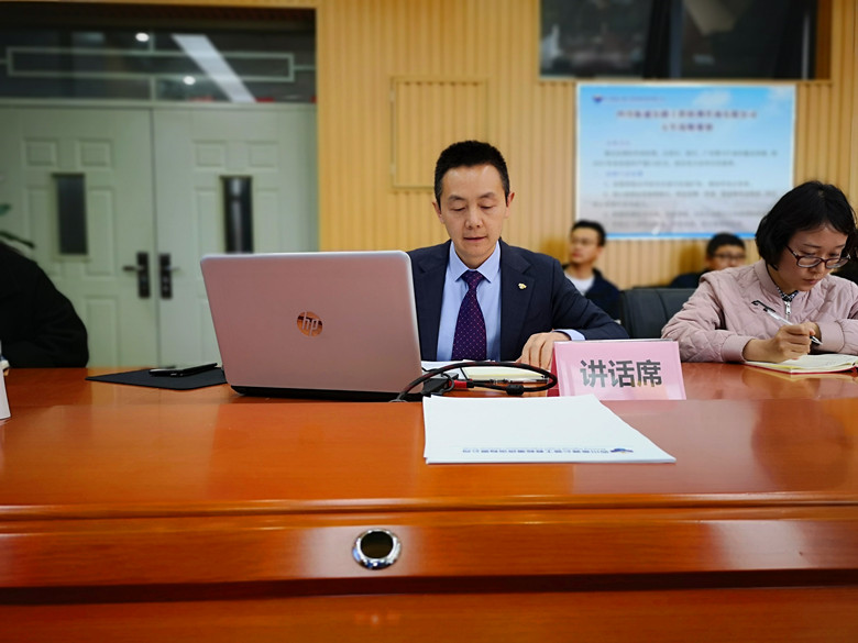 抗疫生产两不误，坚定信心不动摇