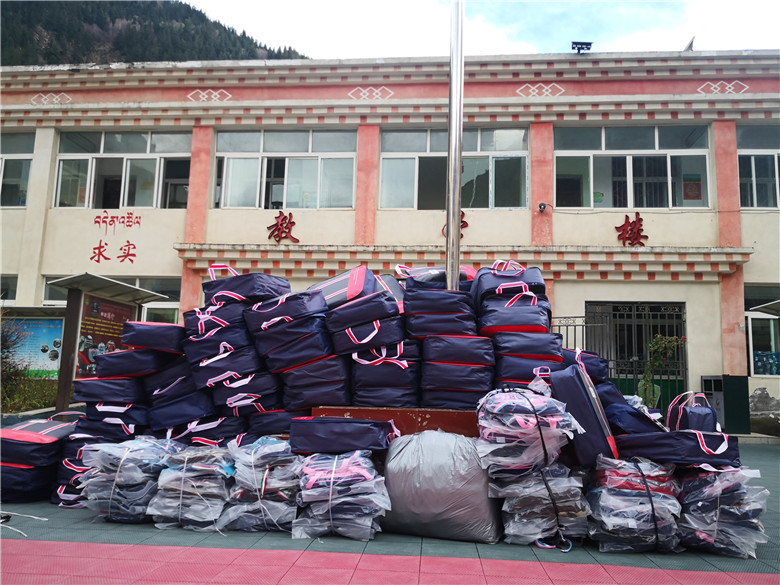 送温暖，献爱心——四川振通走进甘孜·色达