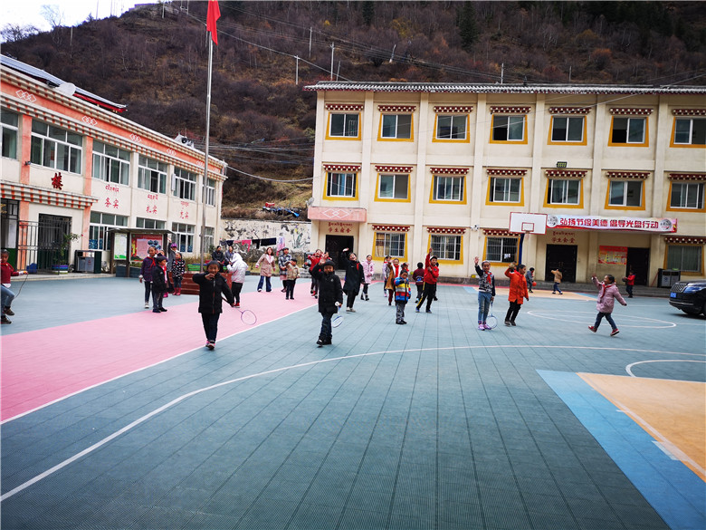 送温暖，献爱心——四川振通走进甘孜·色达