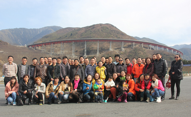 公司组织开展庆“三八”、参观考察雅西高速公路活动