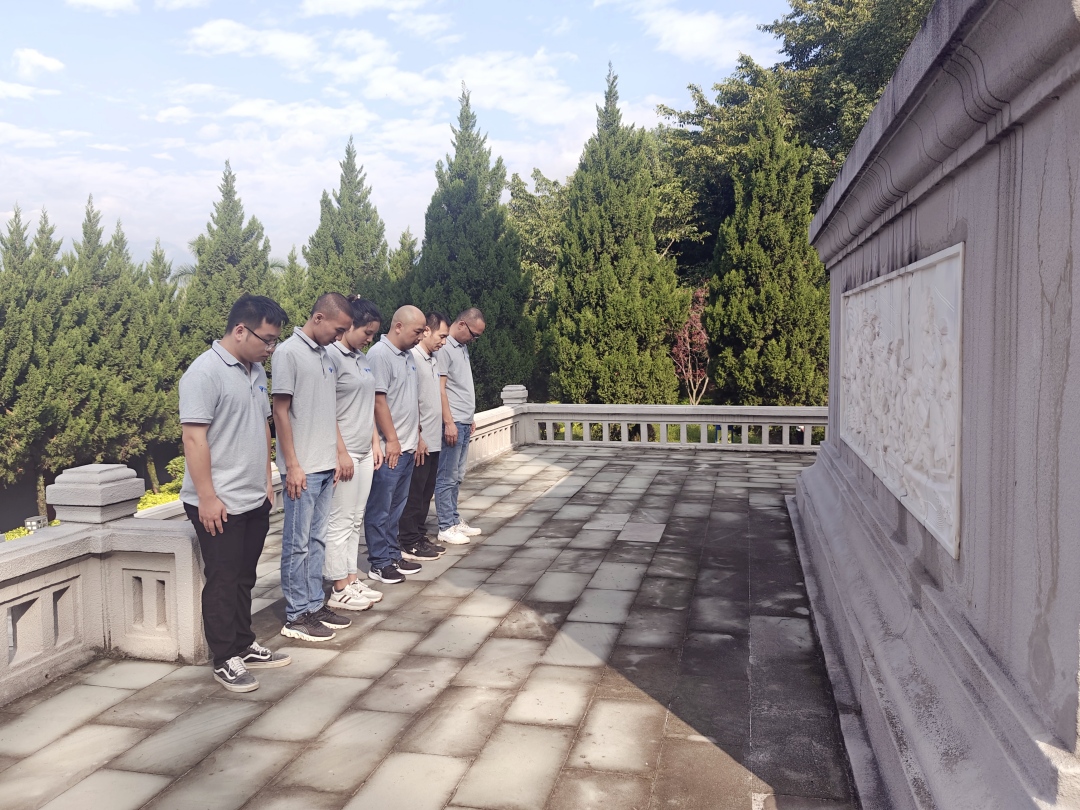 缅怀先烈守初心 喜迎国庆共奋进 缅怀先烈守初心 喜迎国庆共奋进